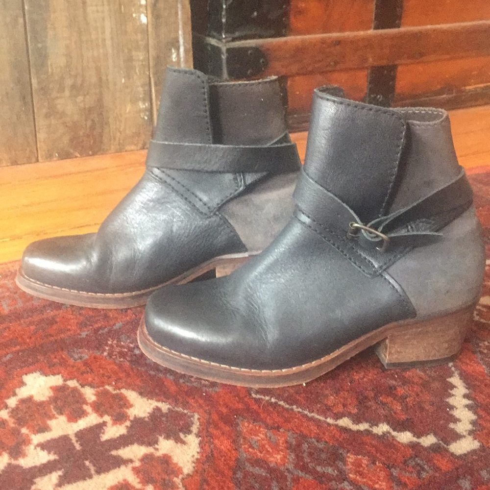 Black leather and suede booties